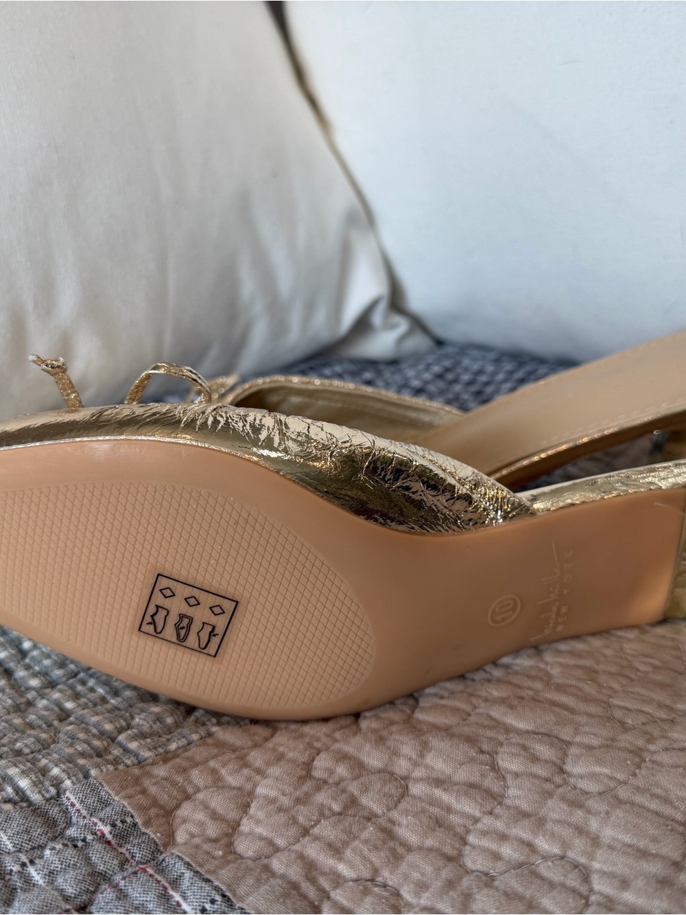 Nicole Miller Women’s Metallic Gold Pointed Toe Bow Mules size 10 - Picture 3 of 5